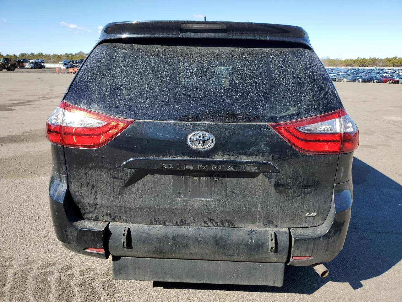 2020 Toyota Sienna L - Image 6