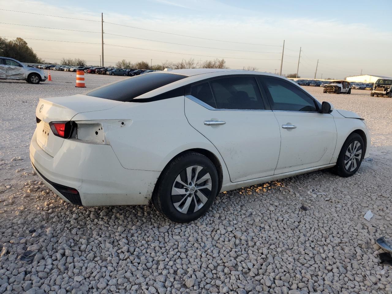 2020 Nissan Altima S - Фото 3