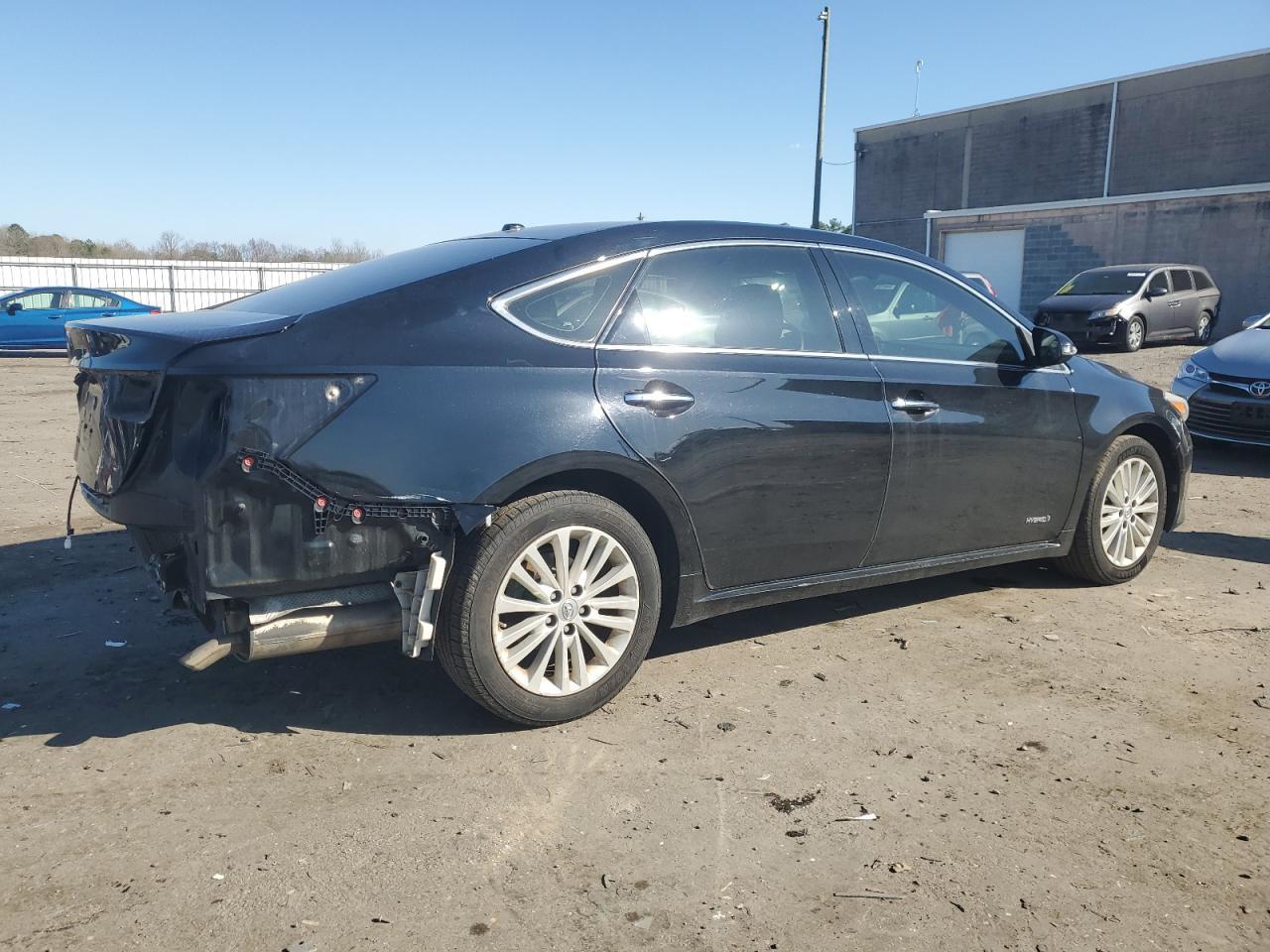 2015 Toyota Avalon Hybrid - Image 3