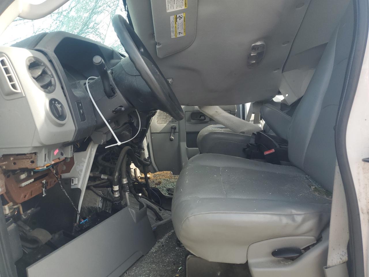 2011 Ford Econoline E150 Wagon - Image 7