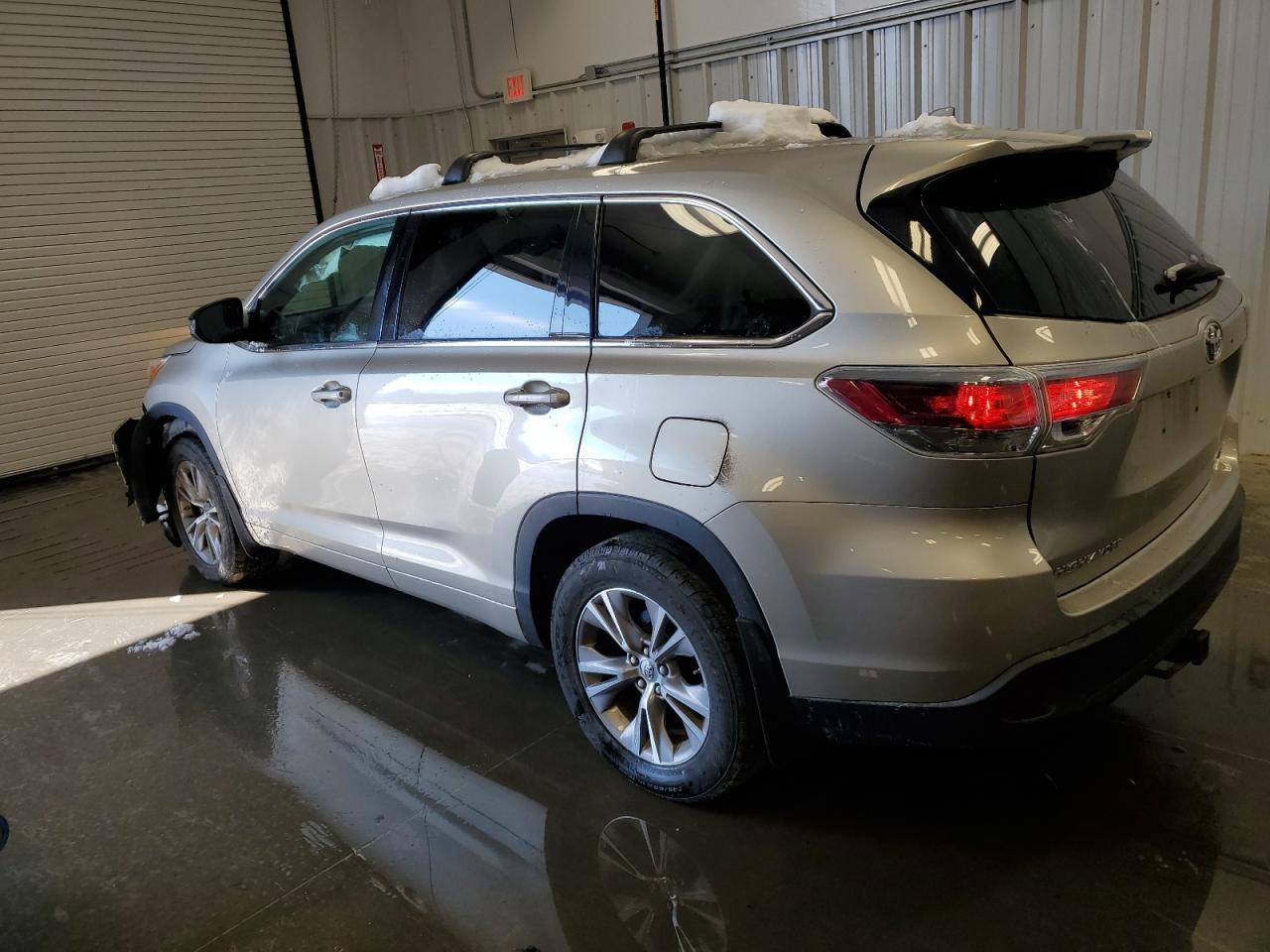 2015 Toyota Highlander Le - Фото 2