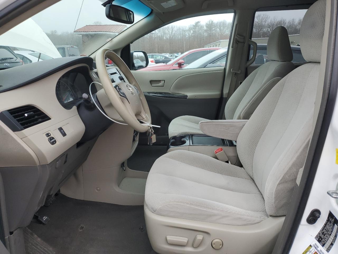2011 Toyota Sienna Le - Фото 7