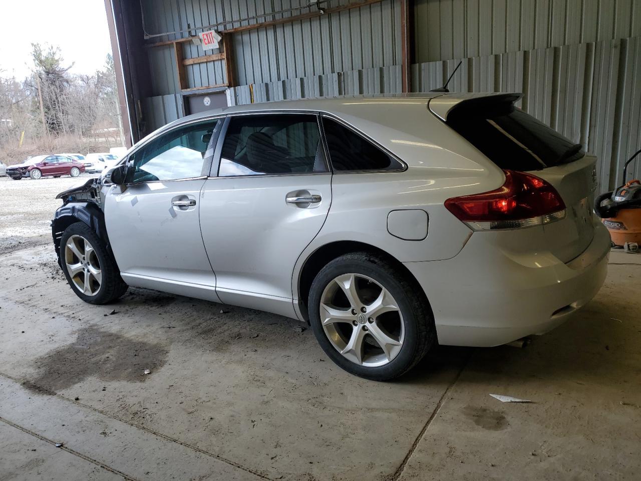 2014 Toyota Venza Le - Image 2