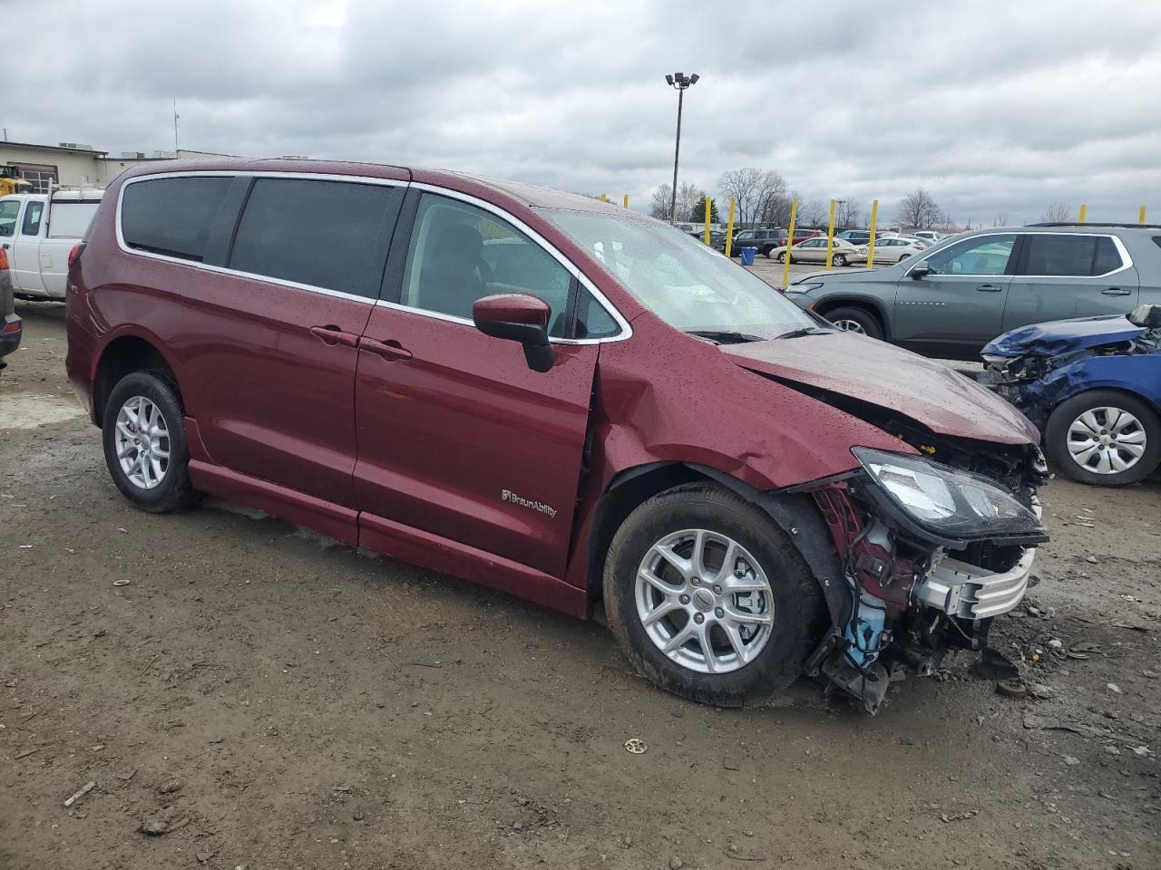 2023 Chrysler Voyager Lx - Image 4