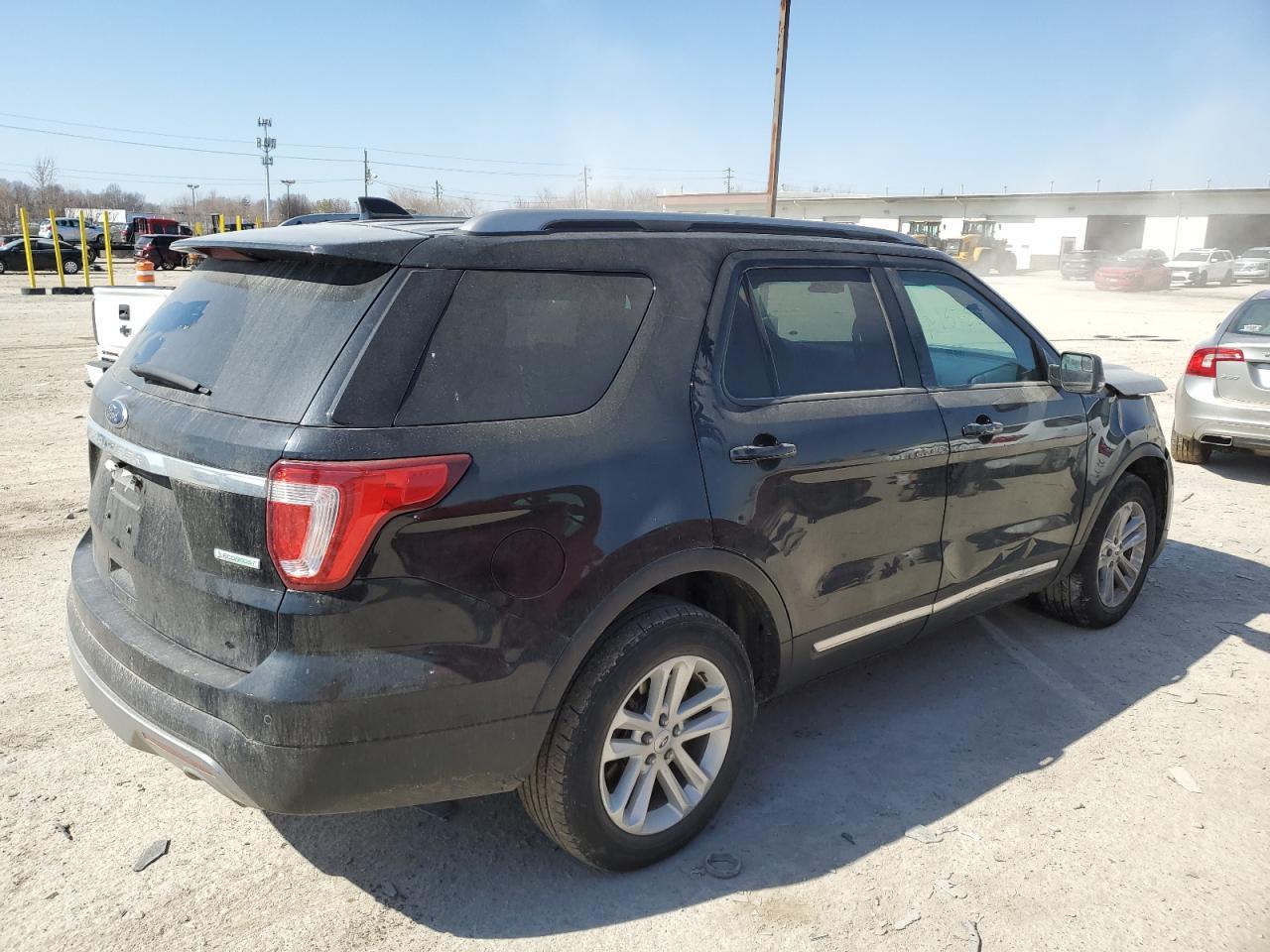 2017 Ford Explorer Xlt - Image 3