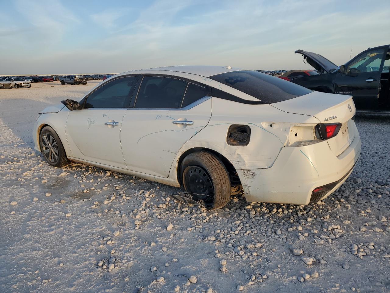 2020 Nissan Altima S - Фото 2