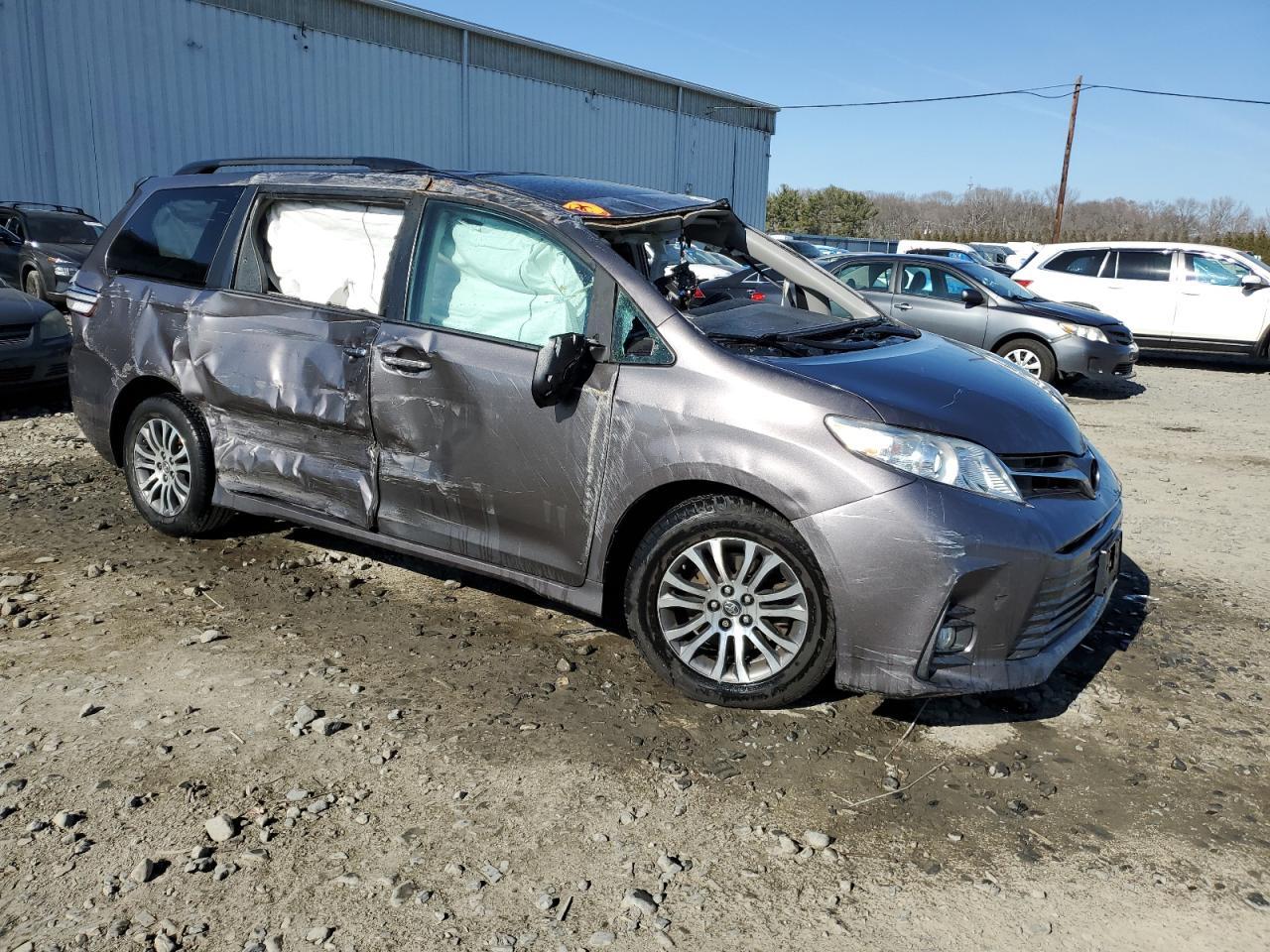 2019 Toyota Sienna Xle - Фото 4