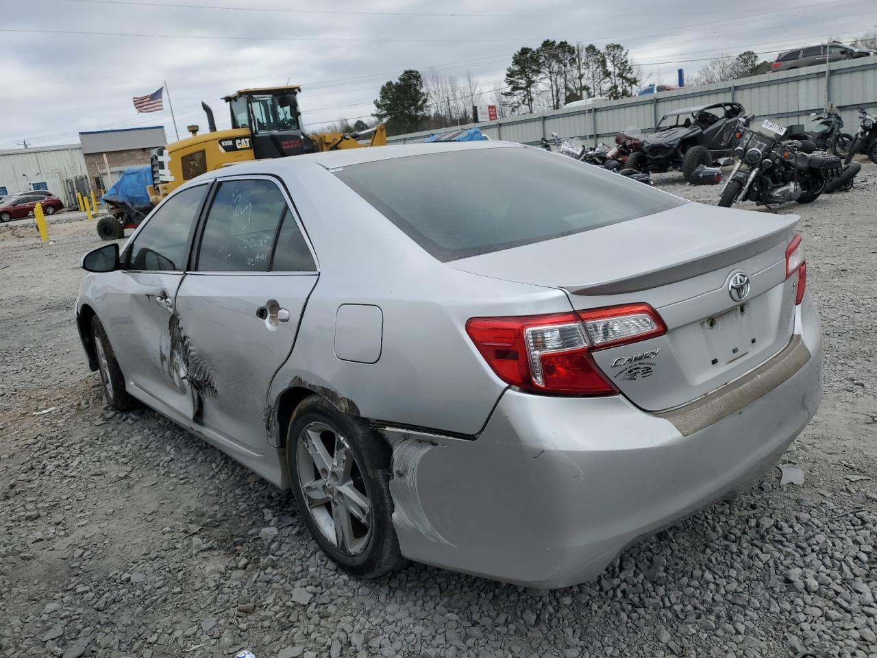 2012 Toyota Camry Base - Фото 2