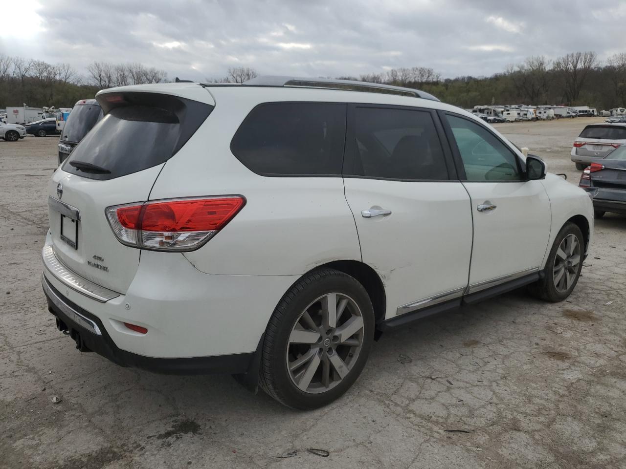 2015 Nissan Pathfinder S - Фото 3