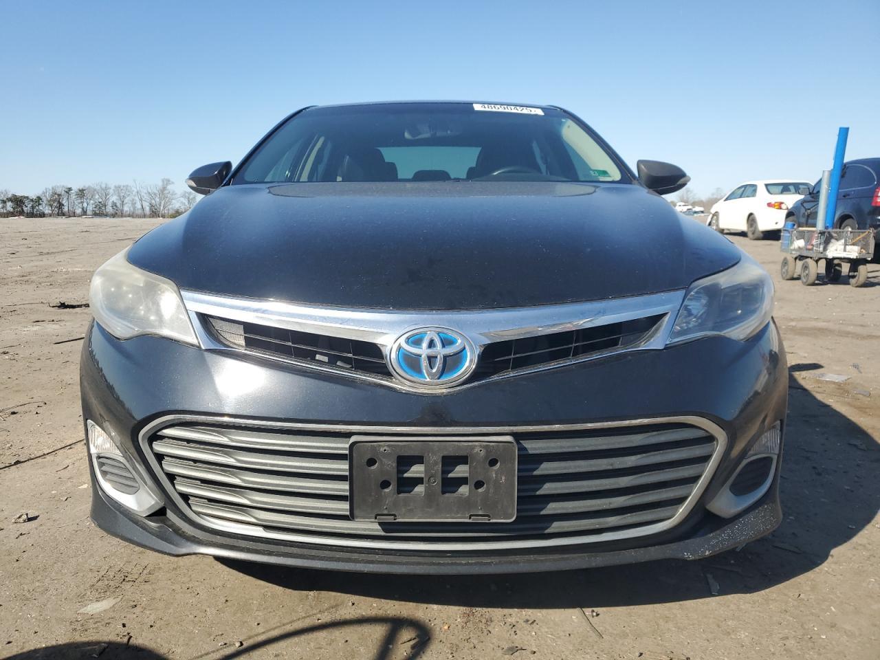 2015 Toyota Avalon Hybrid - Image 5