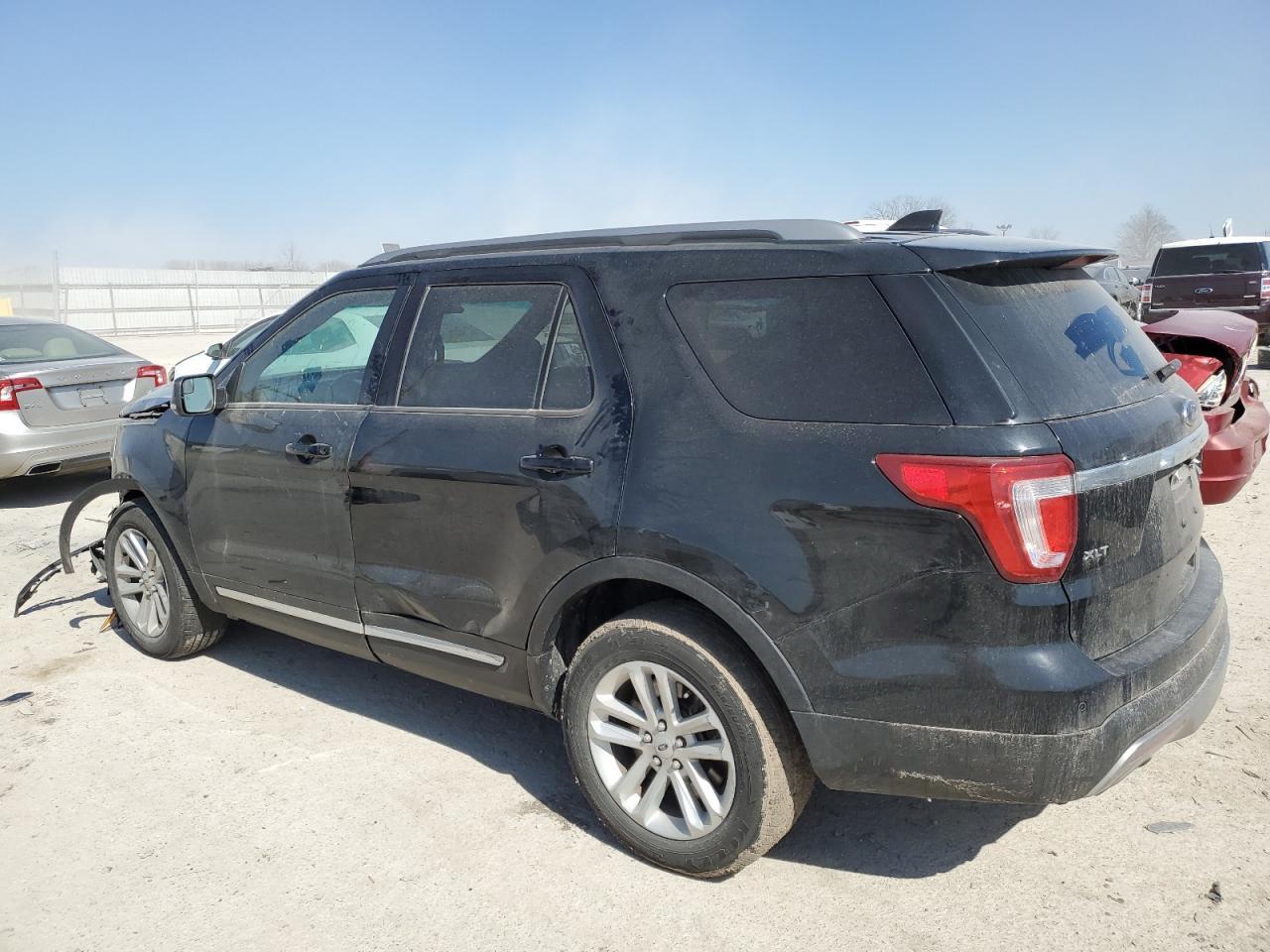 2017 Ford Explorer Xlt - Image 2