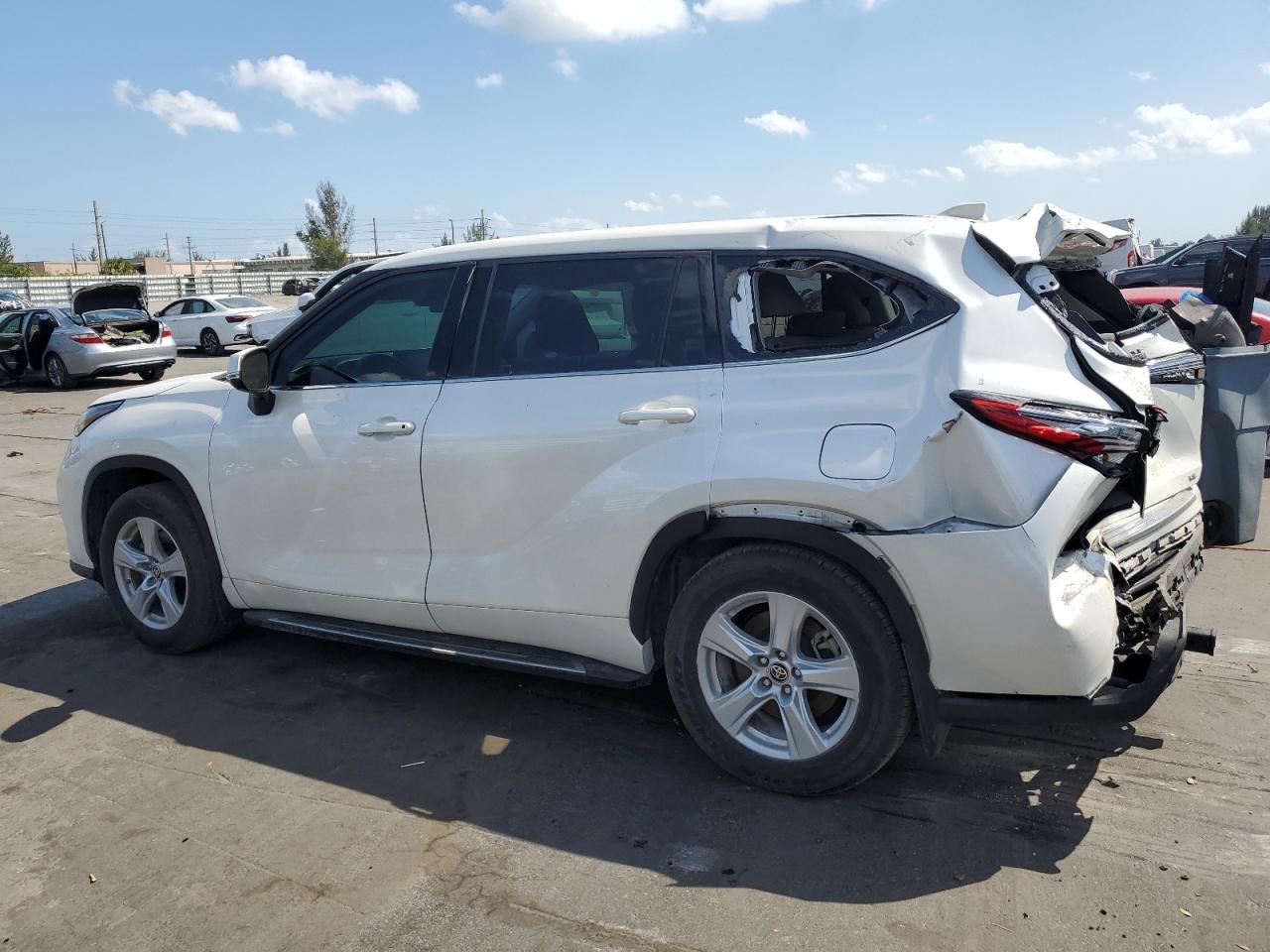 2021 Toyota Highlander L - Фото 2