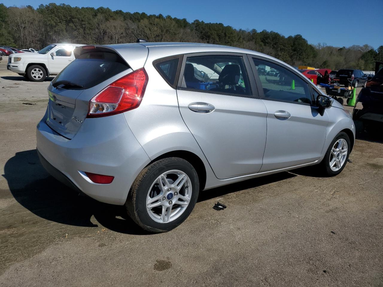 2018 Ford Fiesta Se - Image 3