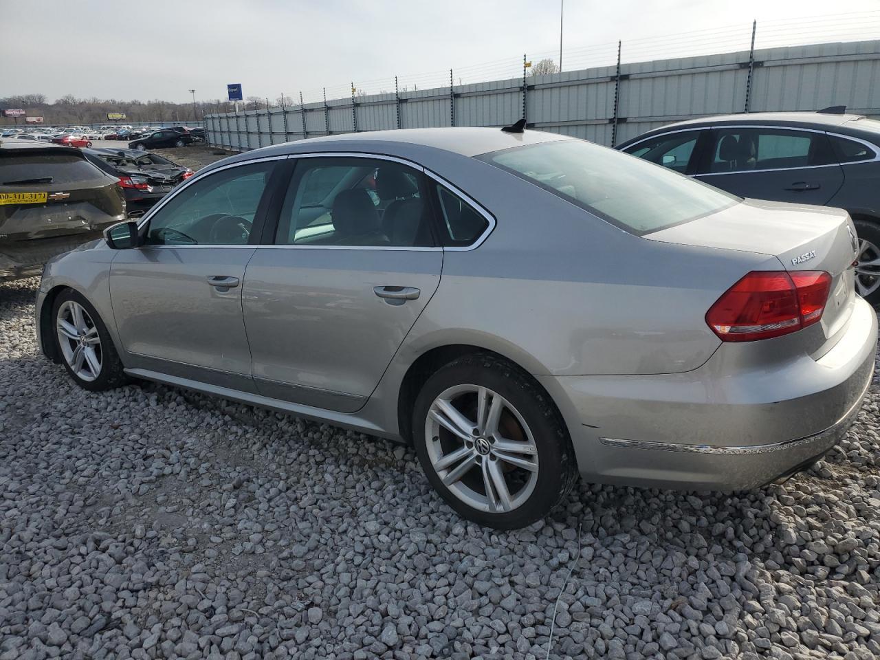 2013 Volkswagen Passat Se - Фото 2