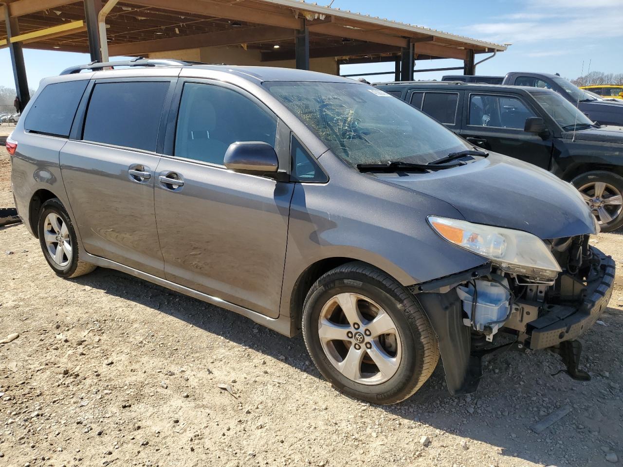 2018 Toyota Sienna Le - Фото 4