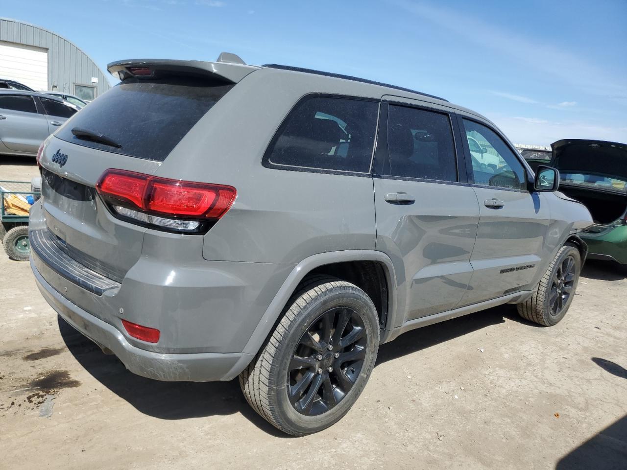 2020 Jeep Grand Cherokee Laredo - Image 3