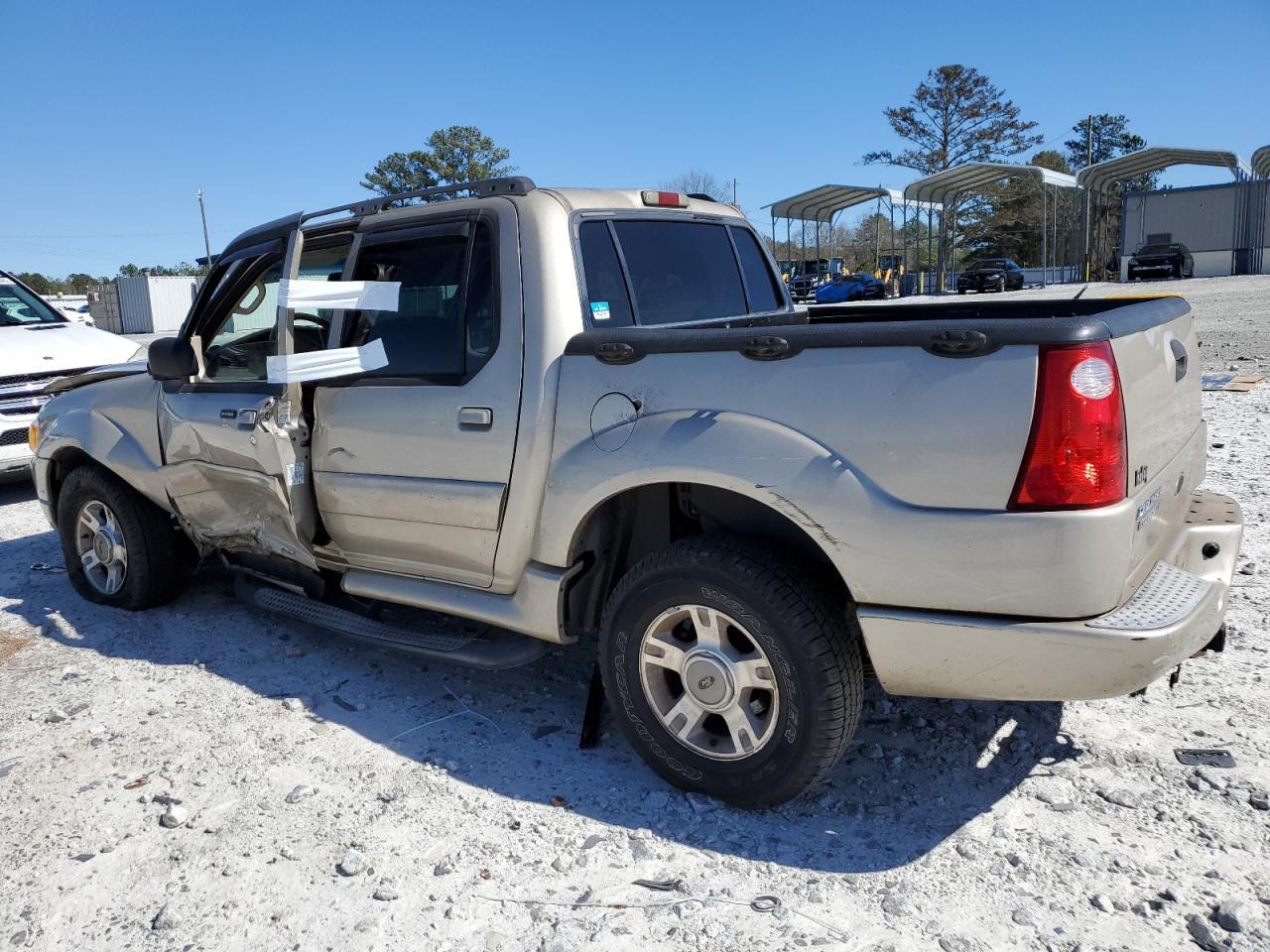 2004 Ford Explorer Sport Trac - Image 2