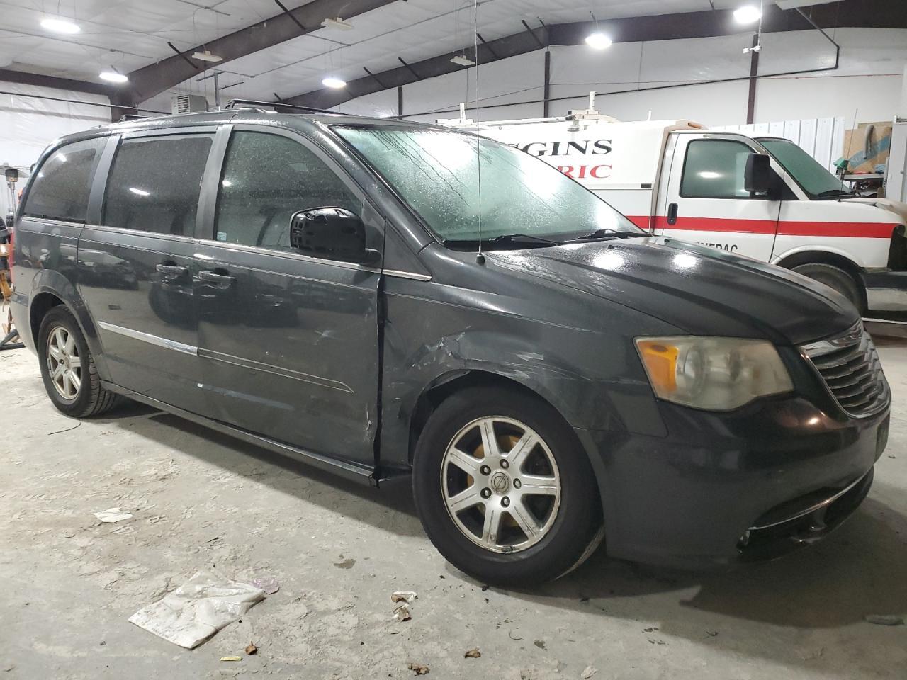 2011 Chrysler Town & Country Touring - Image 4