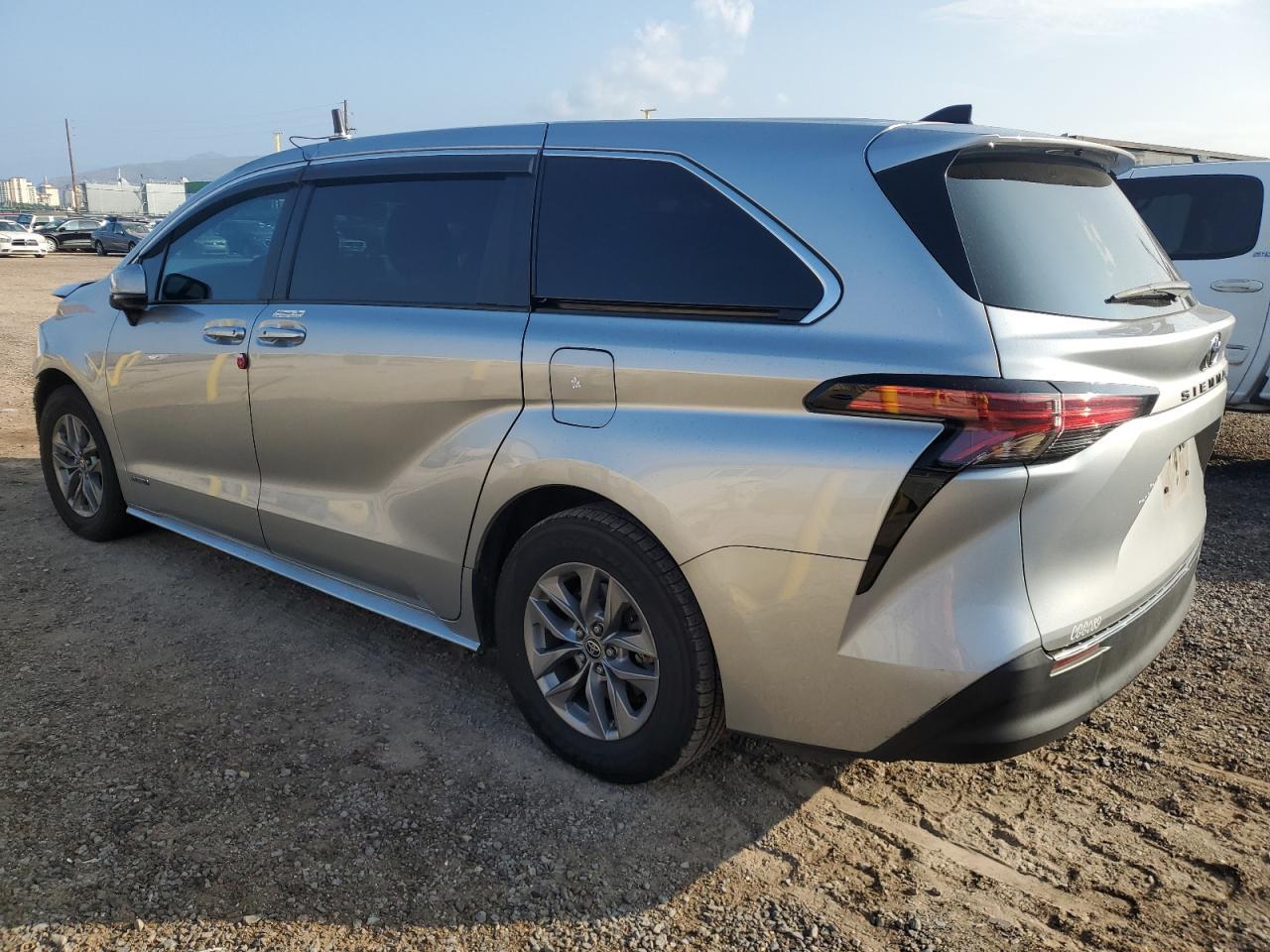 2021 Toyota Sienna Le - Image 2