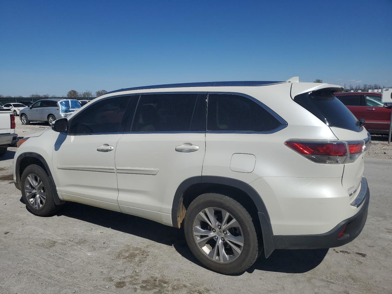 2015 Toyota Highlander Limited - Image 2