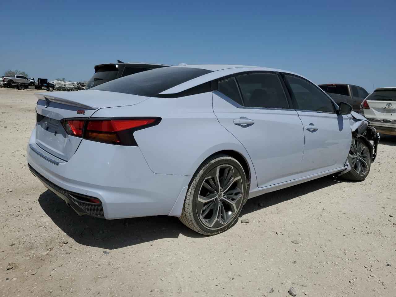 2023 Nissan Altima Sr - Image 3