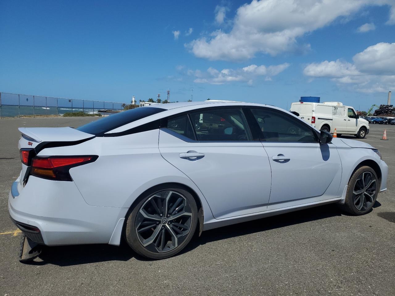 2023 Nissan Altima Sr - Image 3