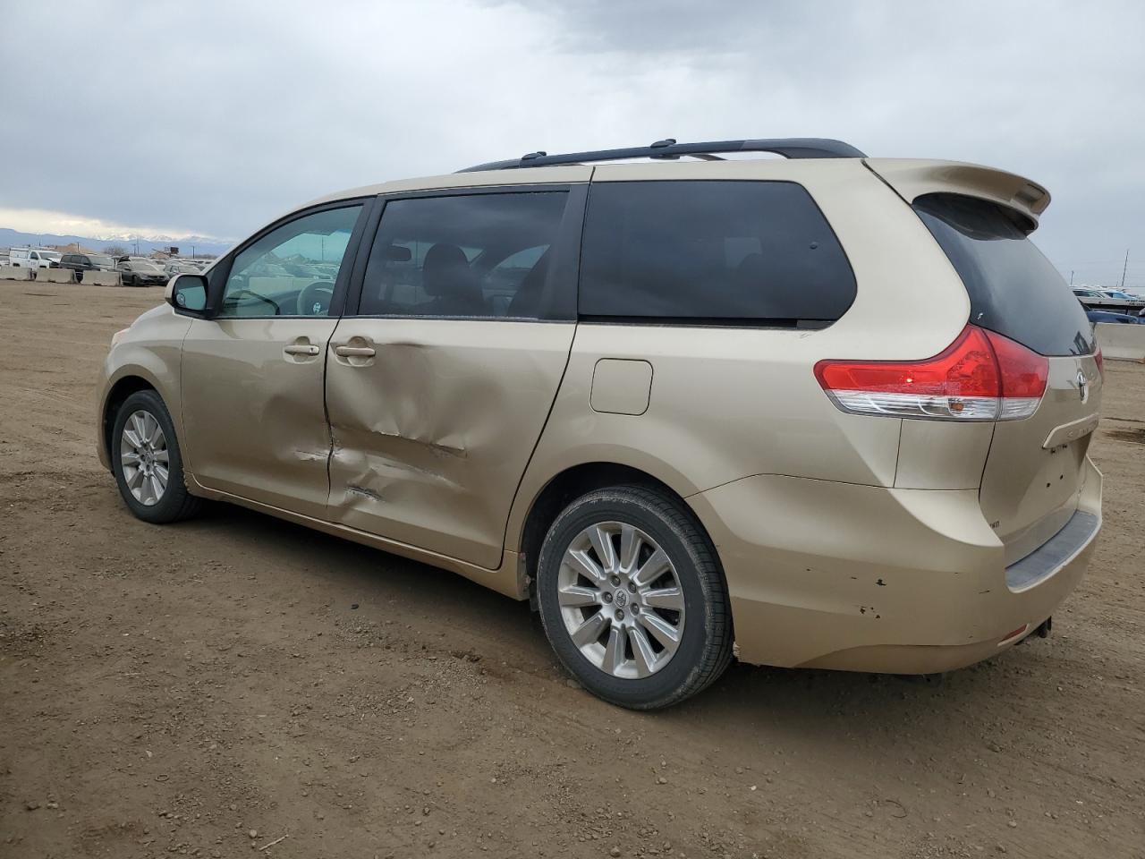 2011 Toyota Sienna Le - Image 2