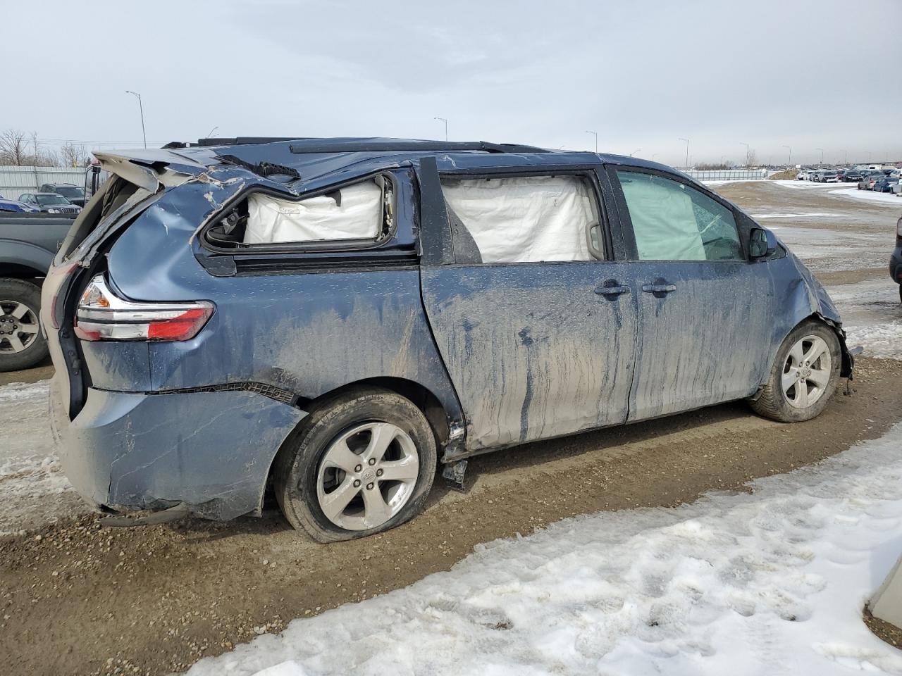 2015 Toyota Sienna Le 8-Passenger - Image 3