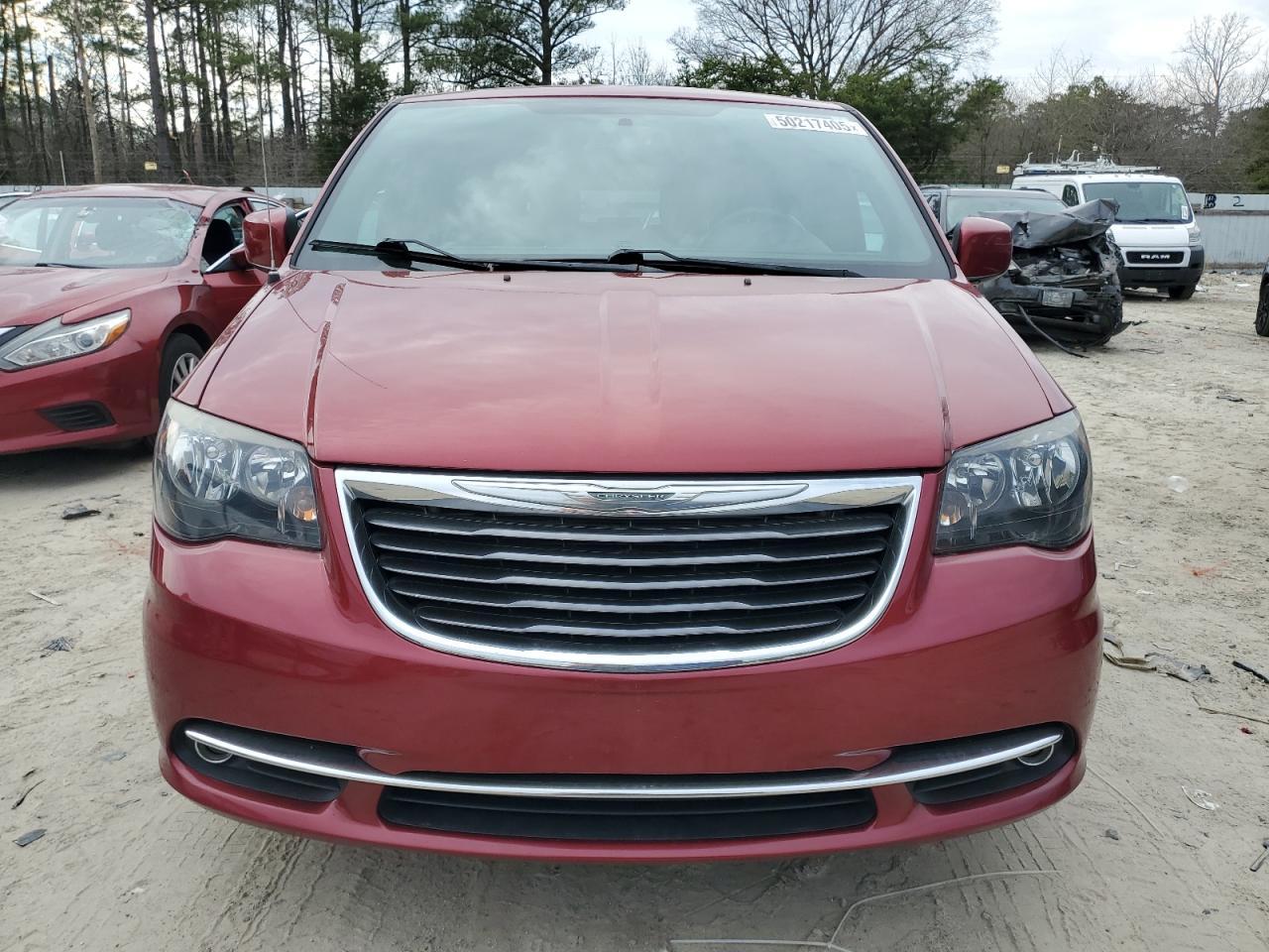 2015 Chrysler Town & Country S - Фото 5