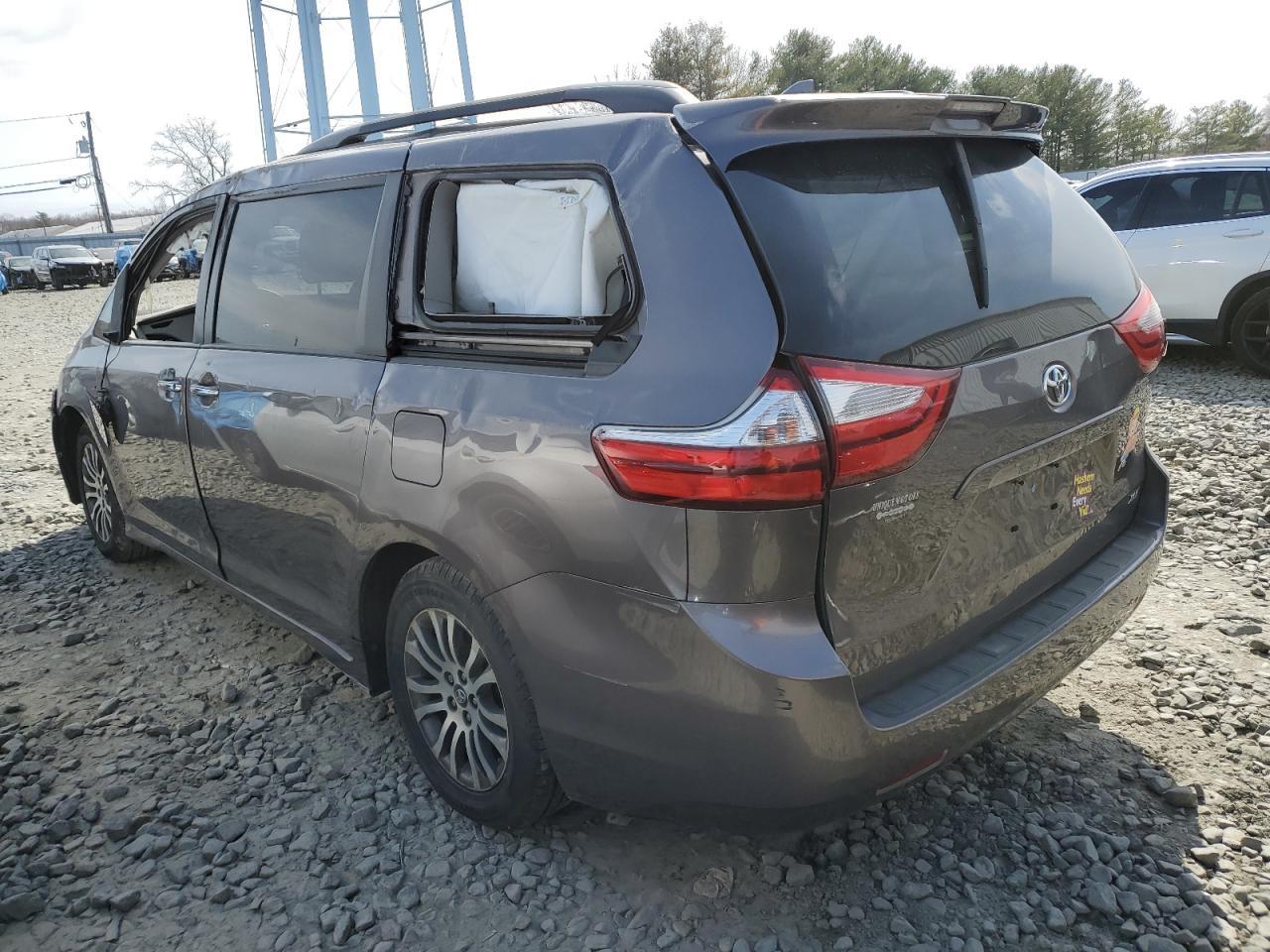2019 Toyota Sienna Xle - Фото 2