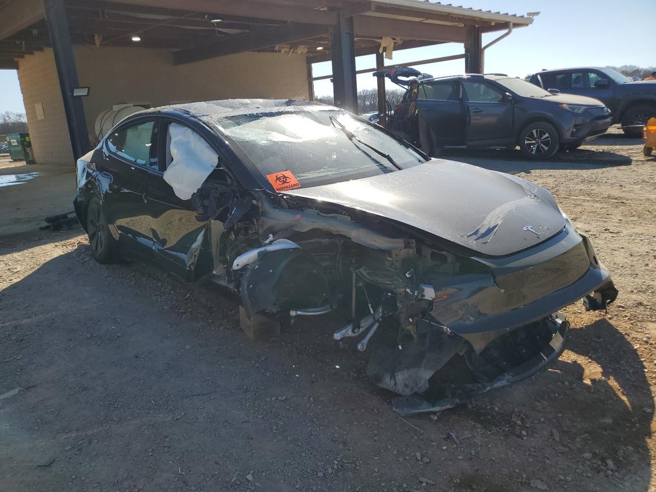 2025 Tesla Model 3 - Фото 4