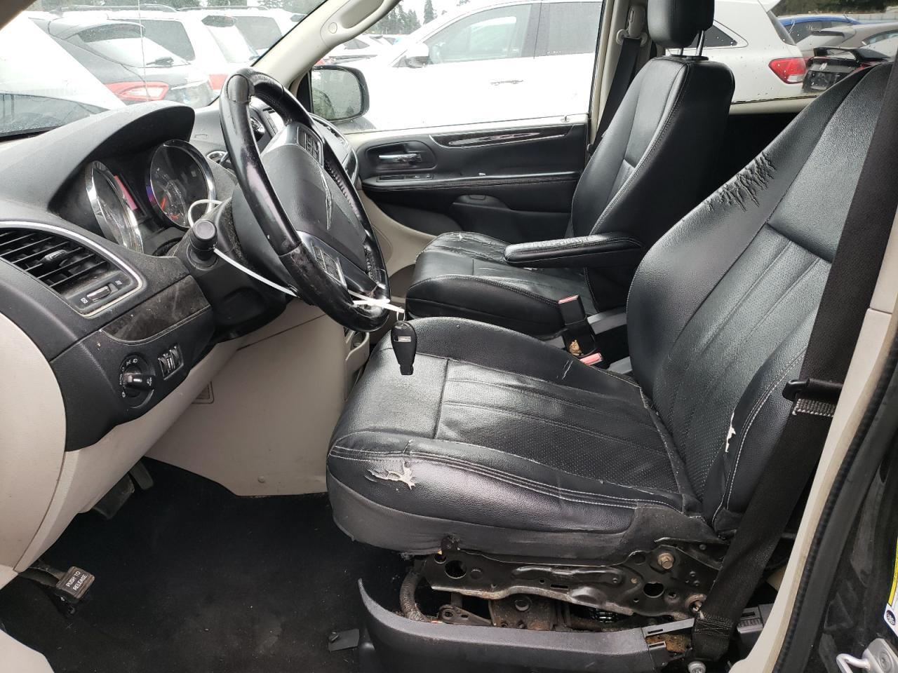 2012 Chrysler Town & Country Touring - Фото 7