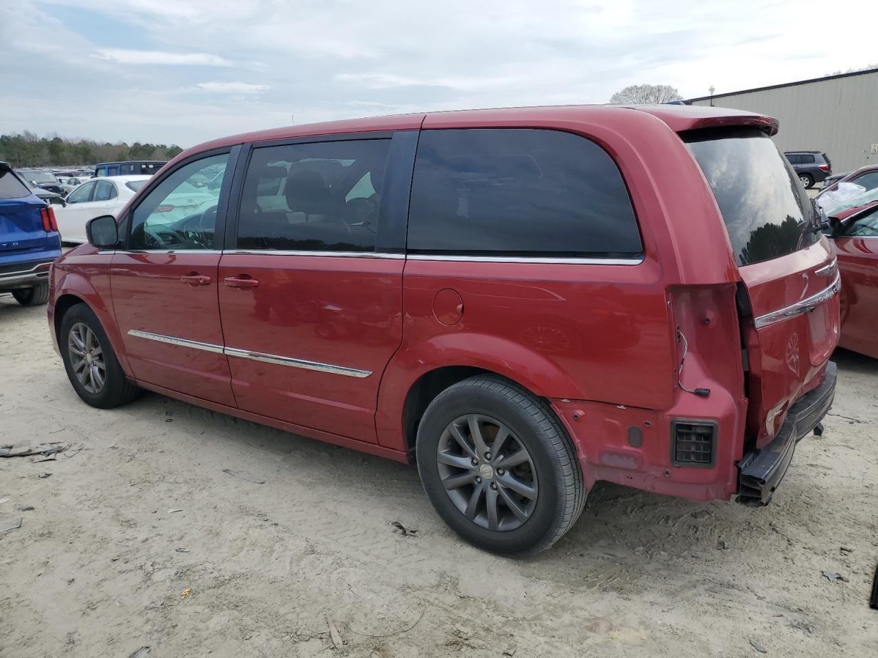 2015 Chrysler Town & Country S - Фото 2