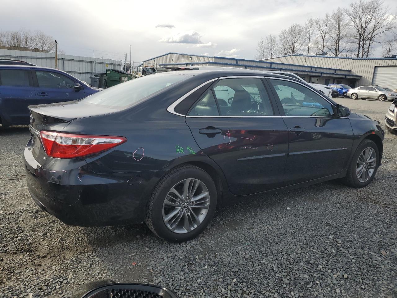 2016 Toyota Camry Le - Фото 3