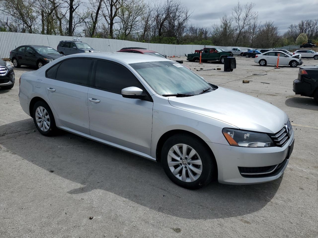 2014 Volkswagen Passat S - Фото 4