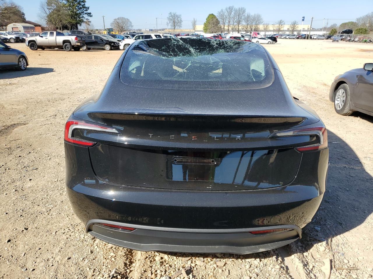 2025 Tesla Model 3 - Фото 6