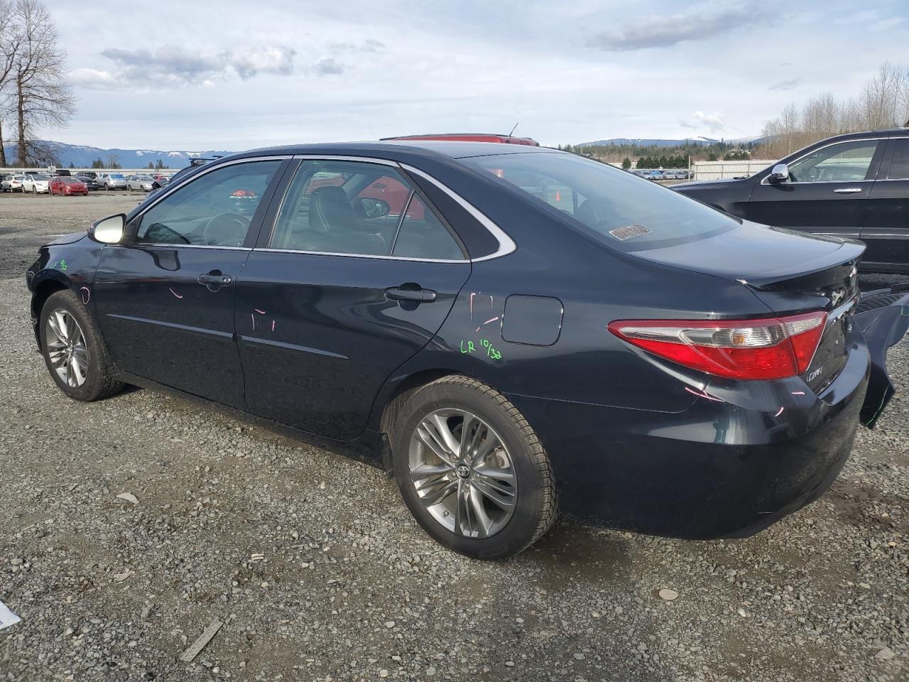 2016 Toyota Camry Le - Фото 2