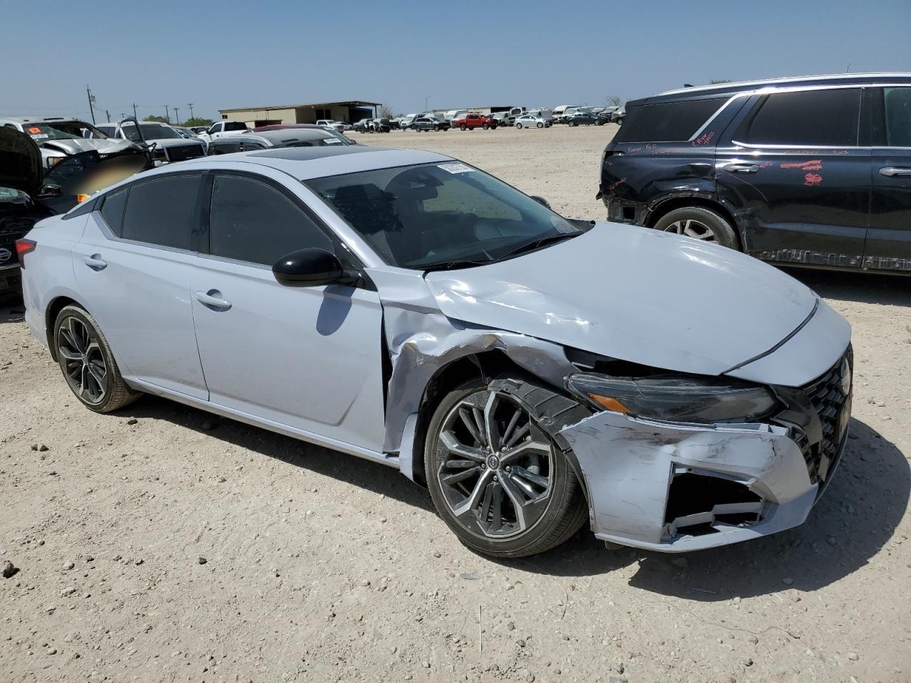 2023 Nissan Altima Sr - Image 4