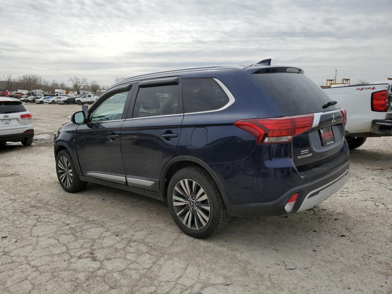 2020 Mitsubishi Outlander Se - Image 2