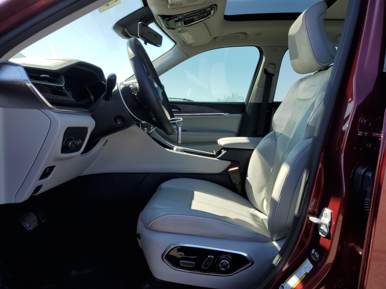 2022 Jeep Grand Cherokee Overland - Фото 7