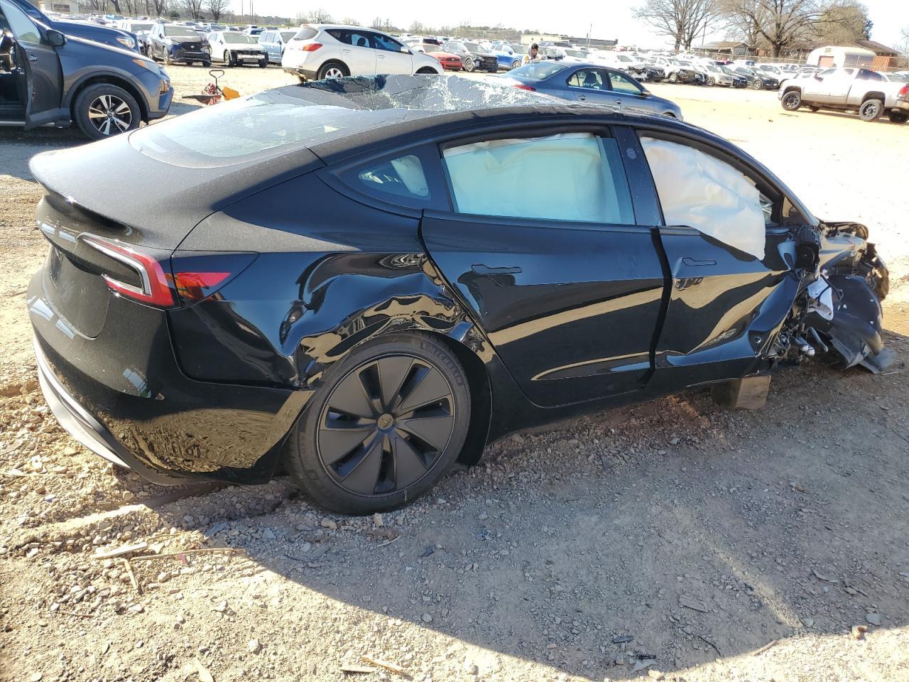 2025 Tesla Model 3 - Фото 3