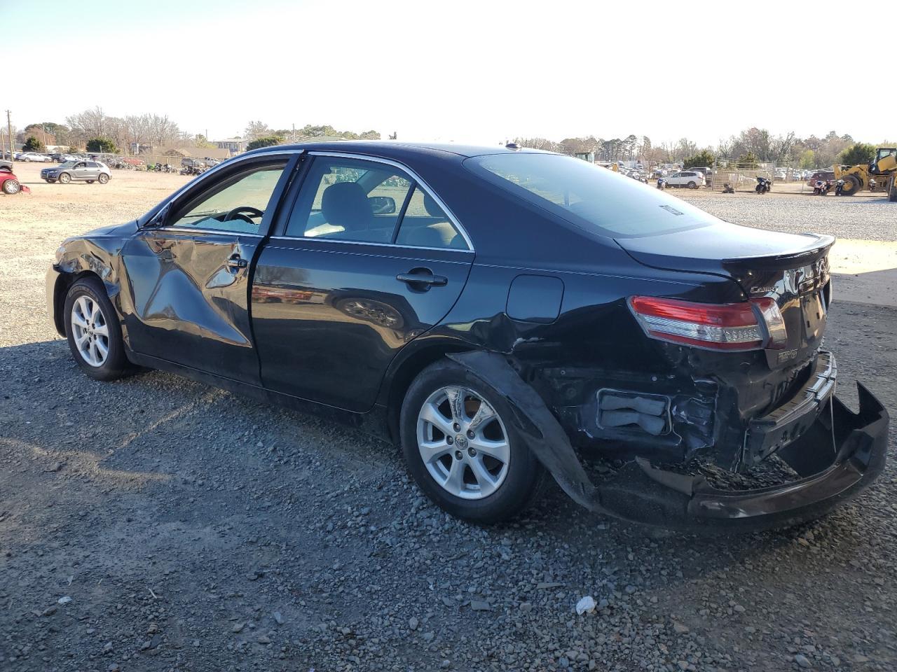 2011 Toyota Camry Base - Фото 2