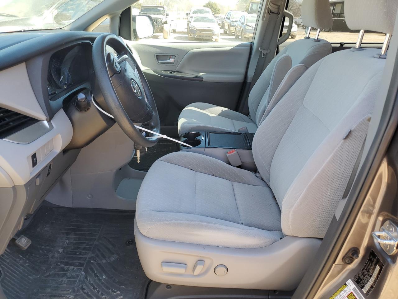 2018 Toyota Sienna Le - Фото 7