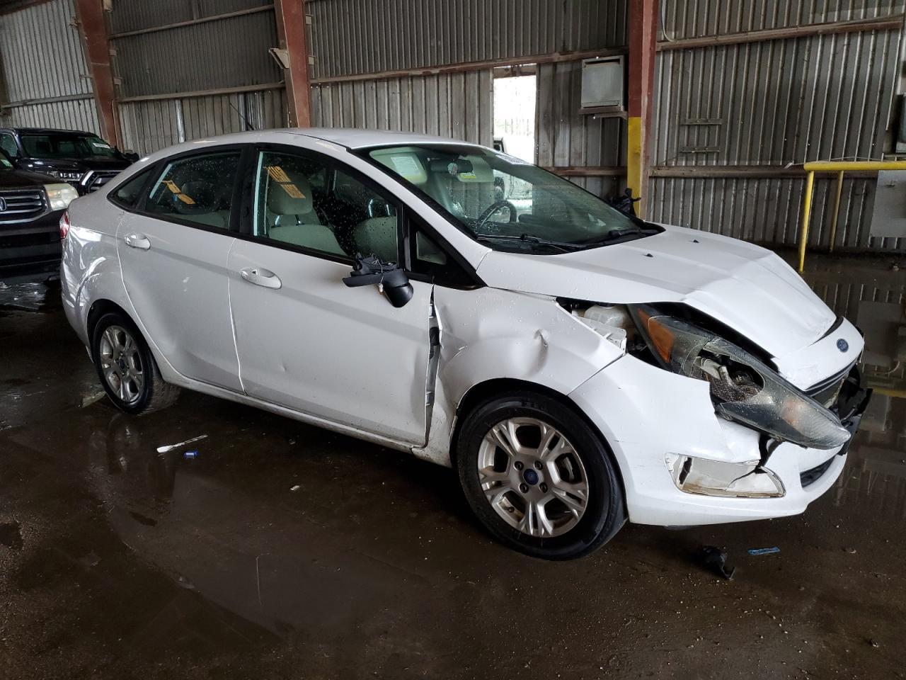 2016 Ford Fiesta Se - Фото 4