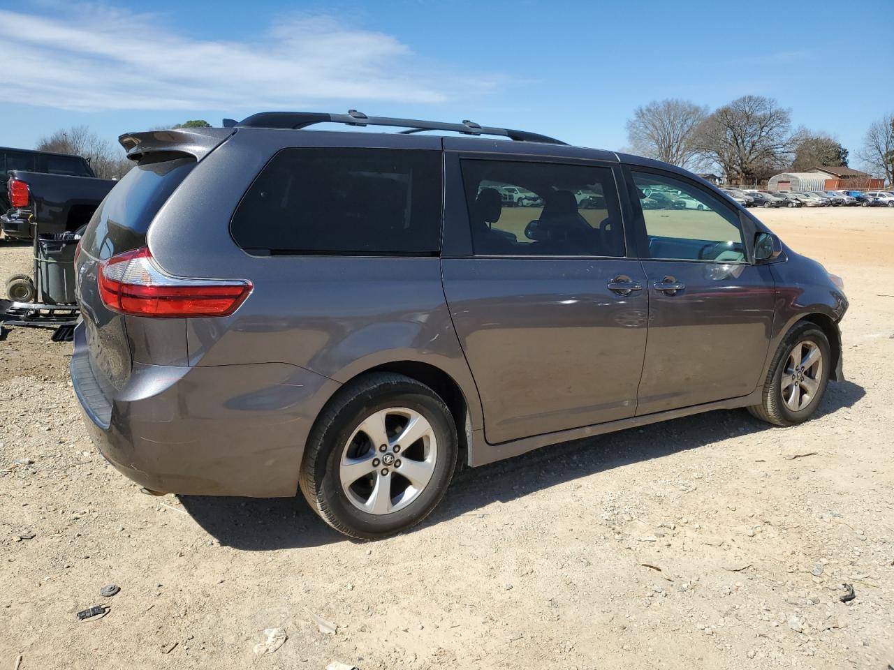 2018 Toyota Sienna Le - Фото 3