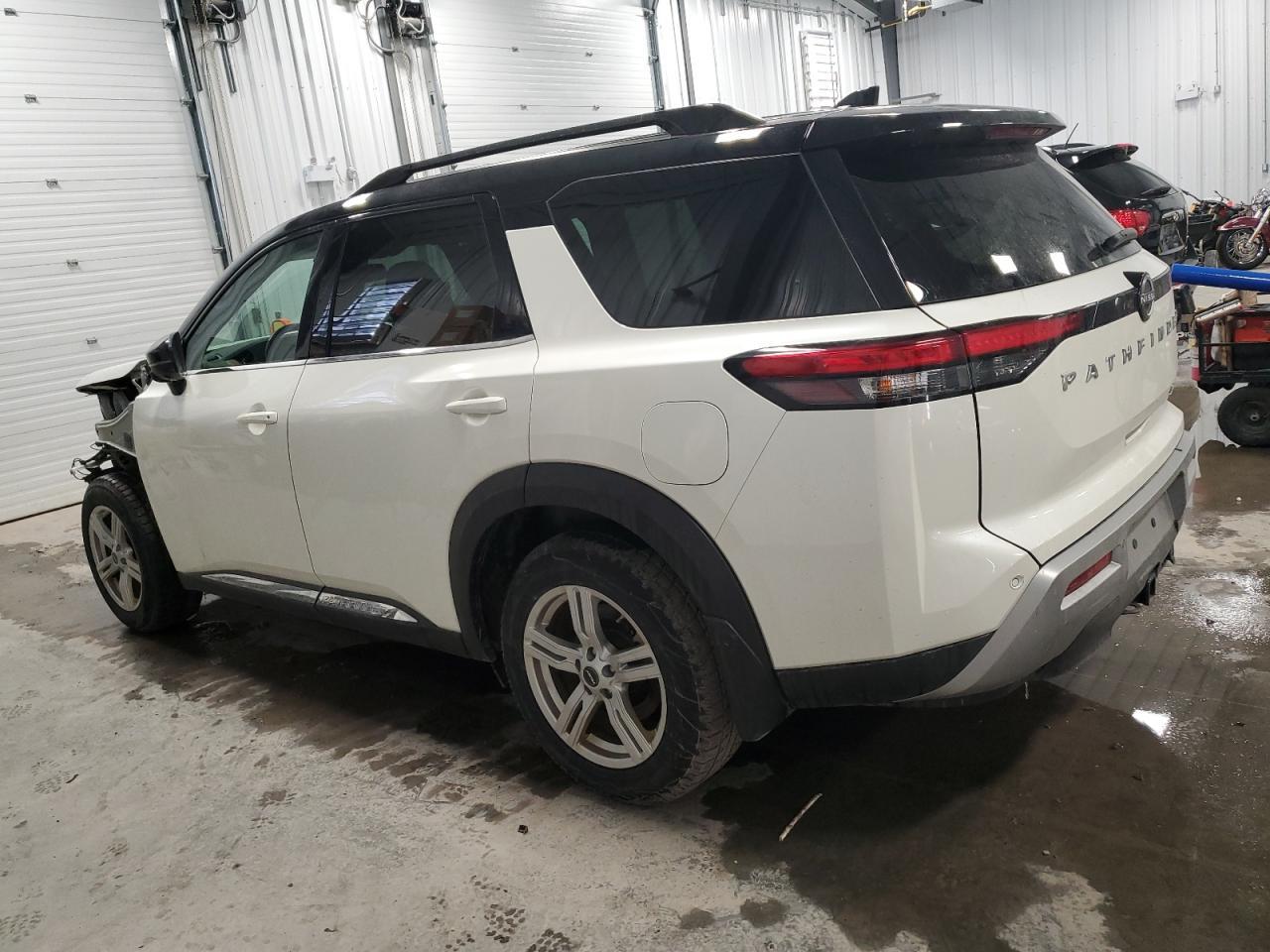 2022 Nissan Pathfinder Platinum - Фото 2