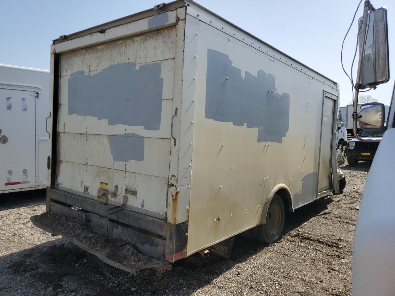 2019 GMC Savana Cutaway G3500 - Image 3