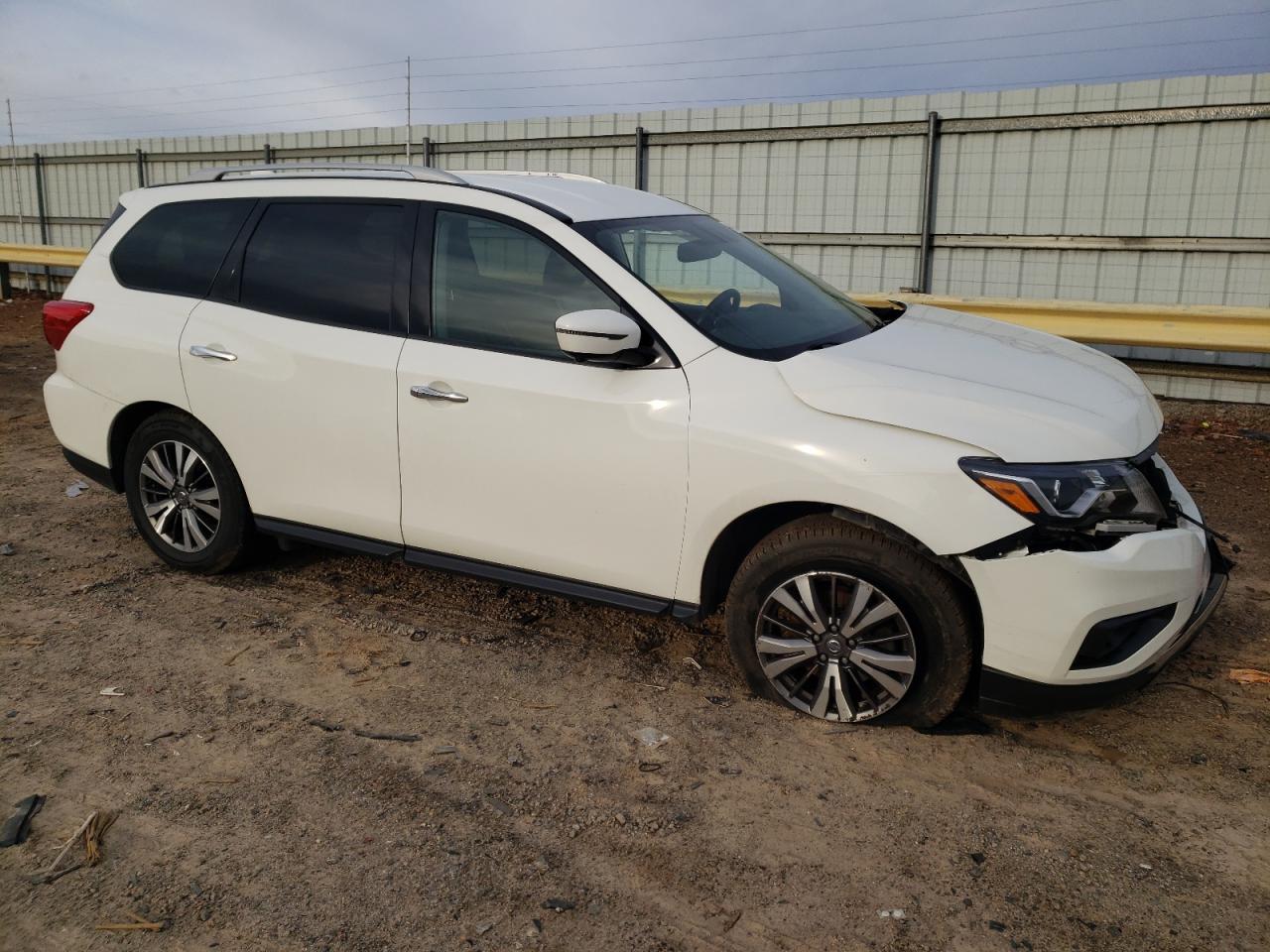 2019 Nissan Pathfinder S - Фото 4
