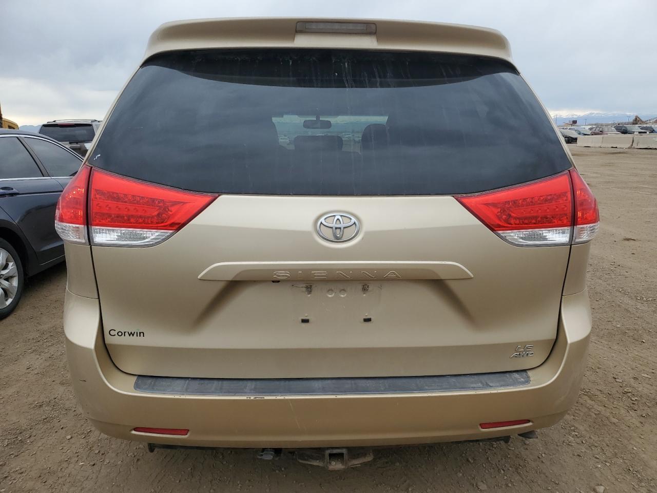 2011 Toyota Sienna Le - Image 6