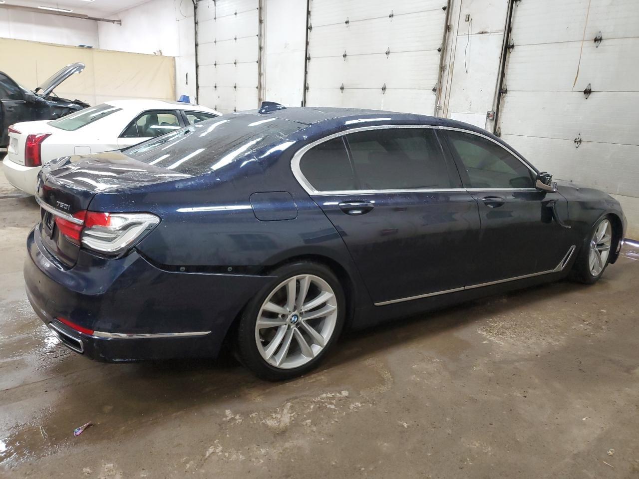 2018 BMW 750 Xi - Image 3
